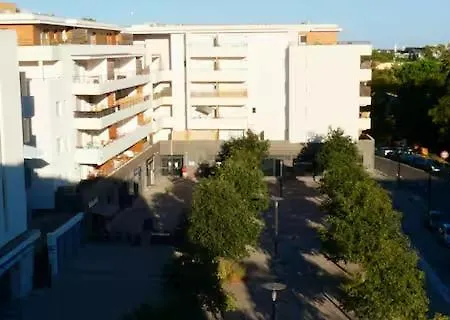 Bien Situe & Equipe A Apartament *
